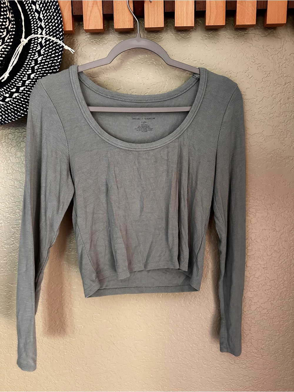 Women's Scoop Neck Long-Sleeve Crop Top - Gray